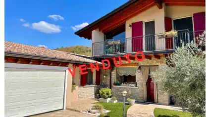 Graziosa villa bifamiliare a Serle